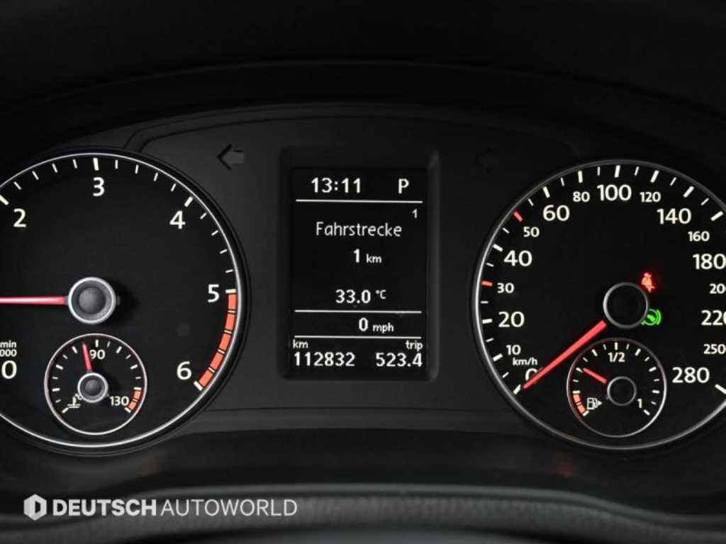 Volkswagen Passat — photo 08