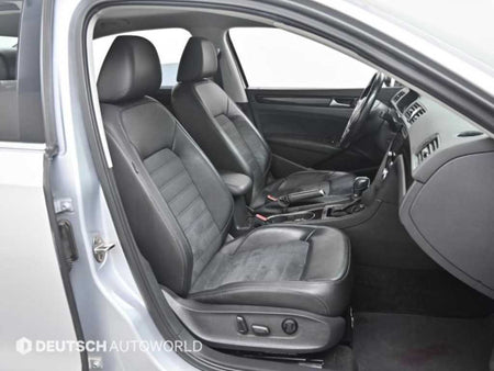 Volkswagen Passat — photo 10