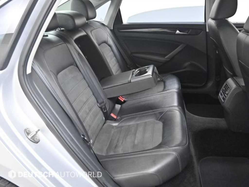 Volkswagen Passat — photo 12