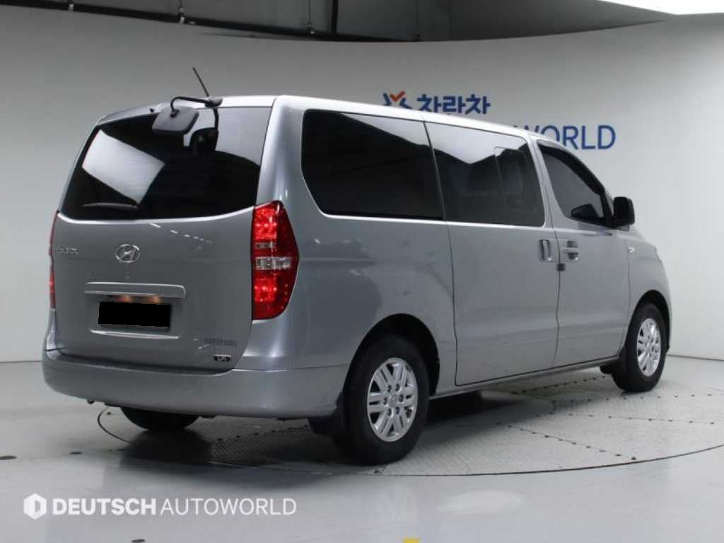 Hyundai Starex — photo 02