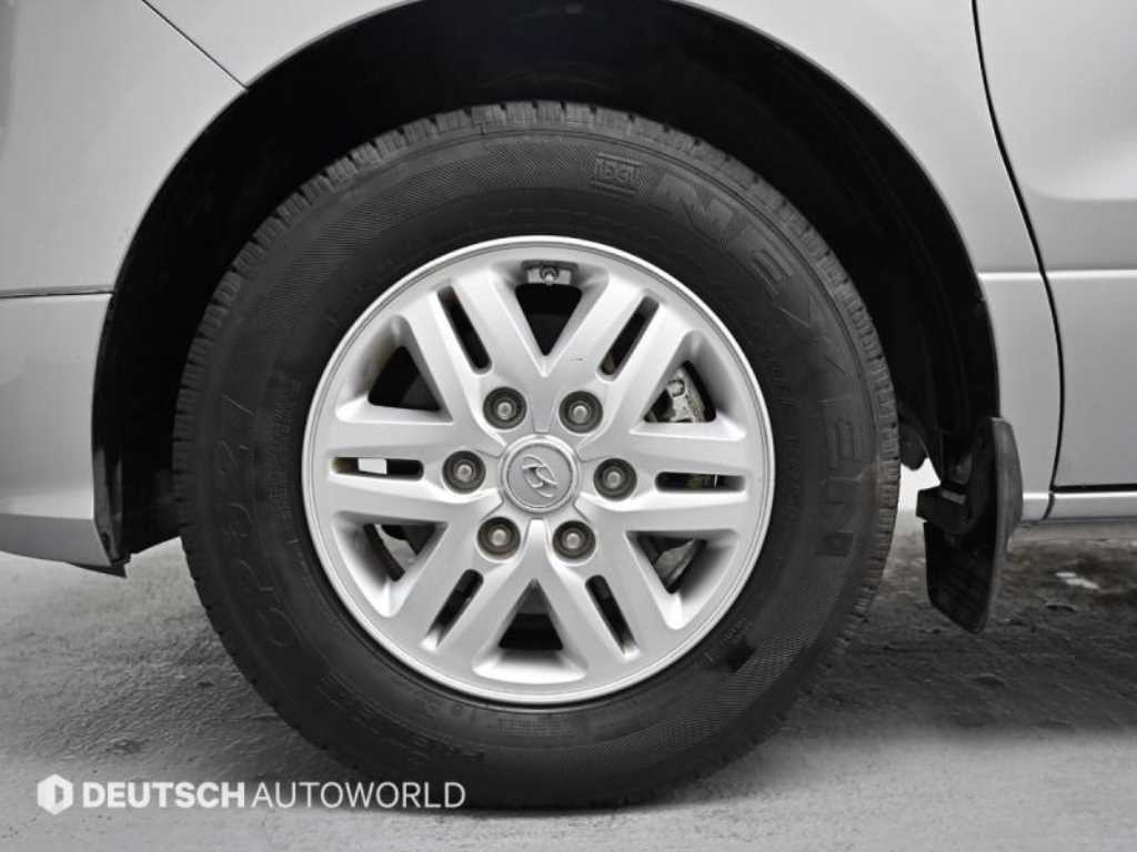Hyundai Starex — photo 05