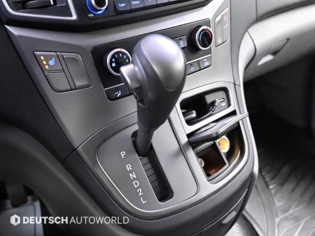 Hyundai Starex — photo 09