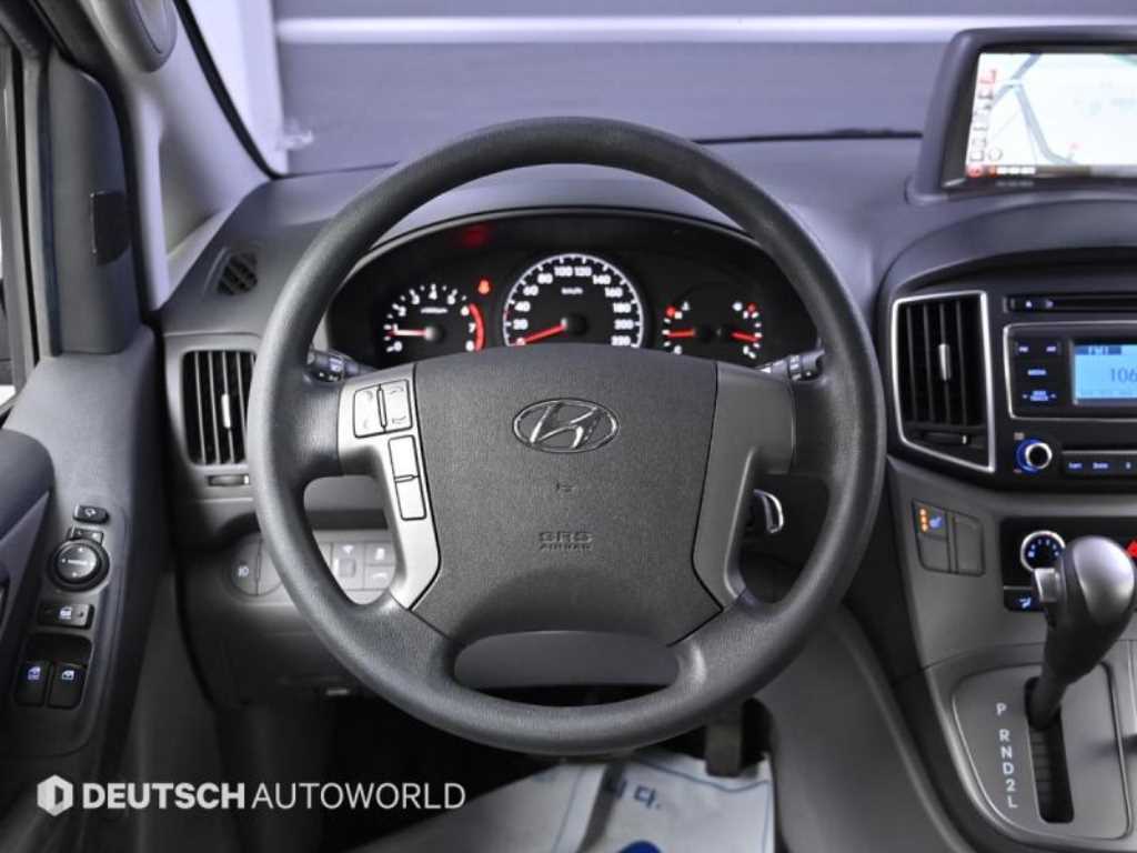 Hyundai Starex — photo 13