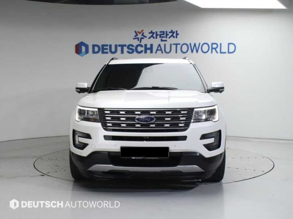 Ford Explorer — photo 03