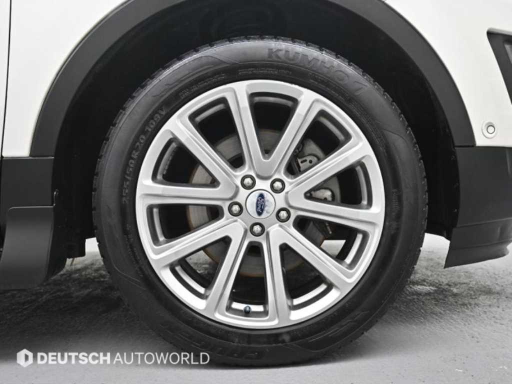 Ford Explorer — photo 05