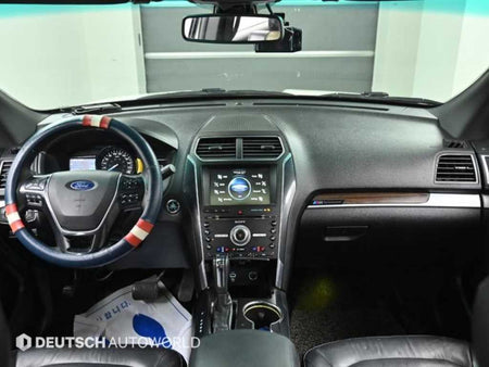 Ford Explorer — photo 07