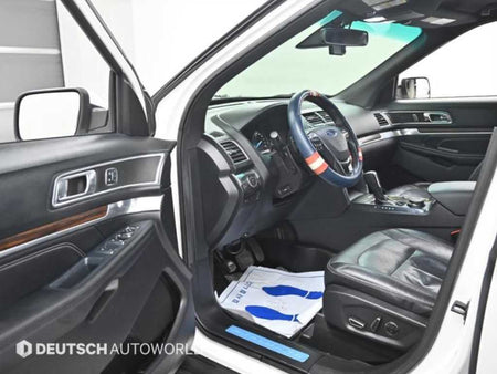 Ford Explorer — photo 11