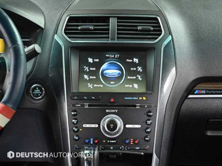 Ford Explorer — photo 14