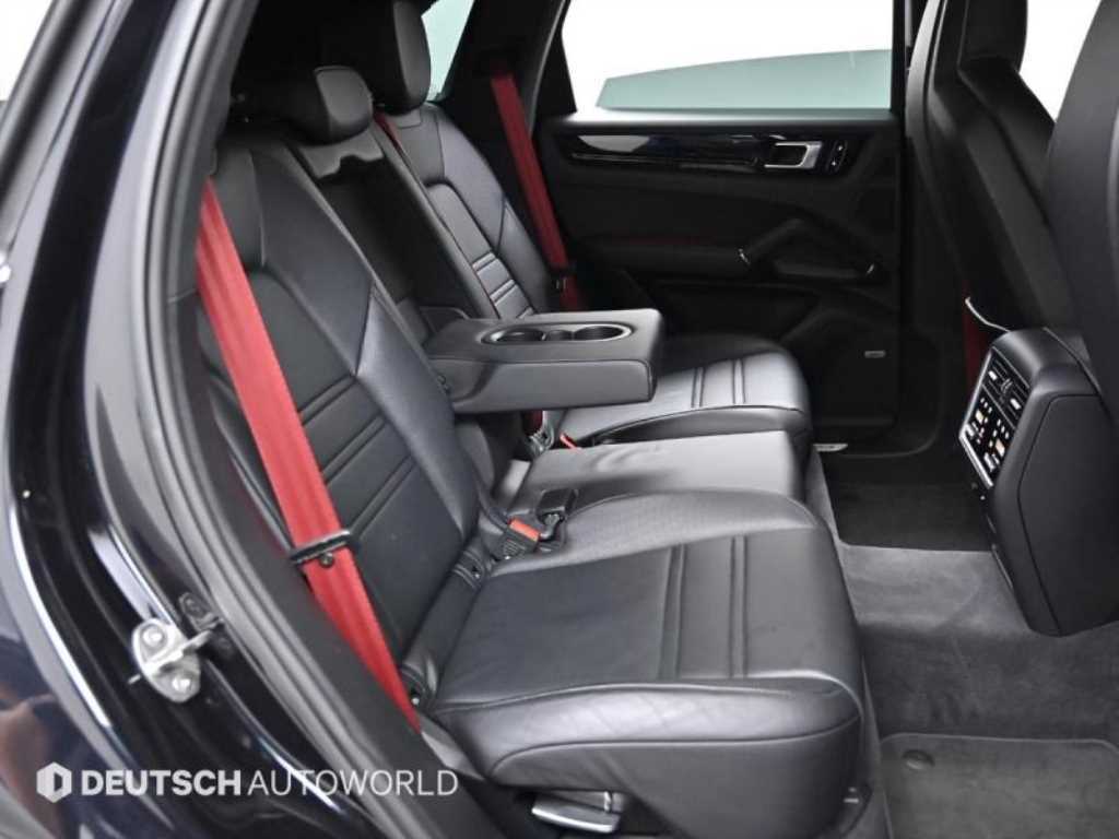 Porsche Cayenne — photo 12