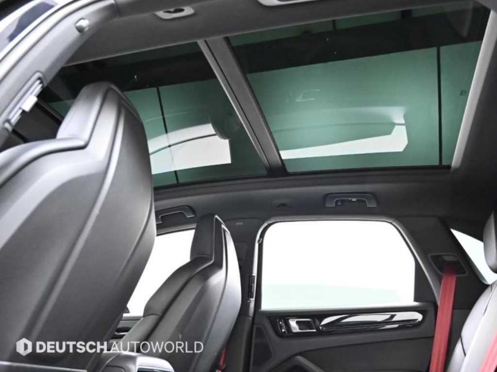 Porsche Cayenne — photo 19