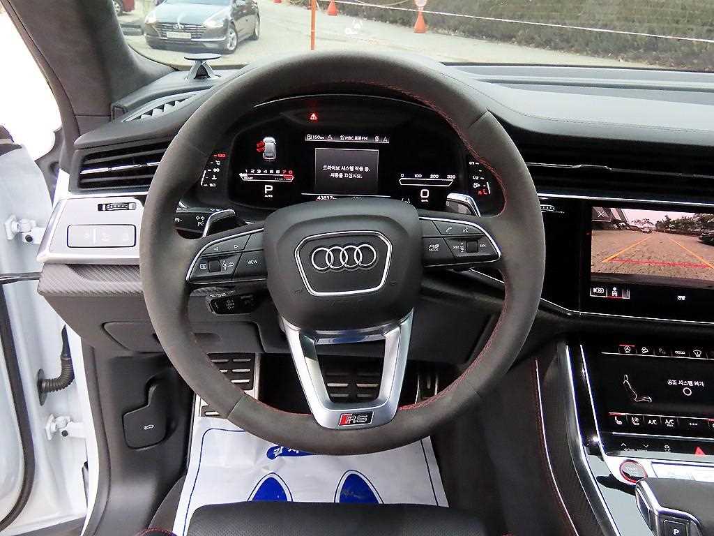 Audi RSQ8 — photo 08