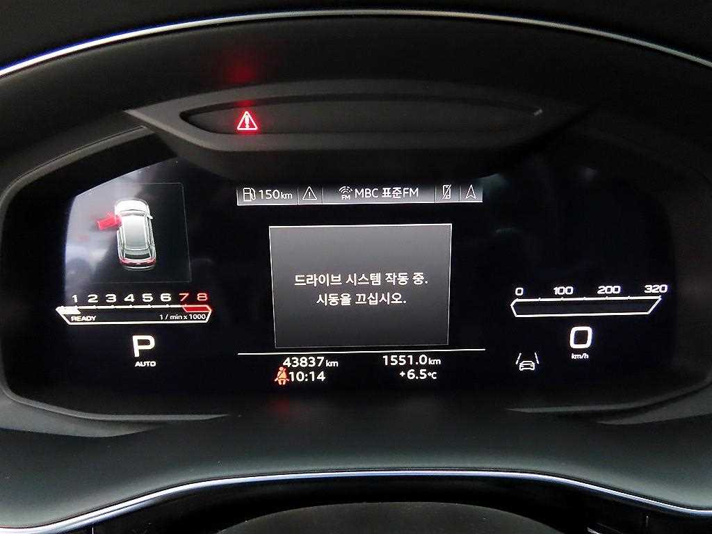 Audi RSQ8 — photo 09