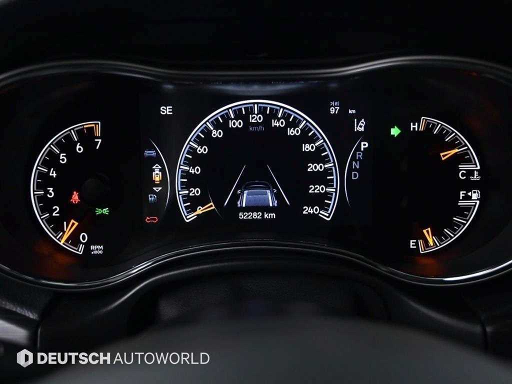 Jeep Cherokee — photo 08