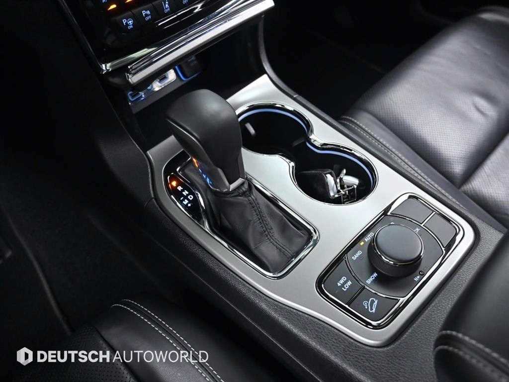 Jeep Cherokee — photo 09