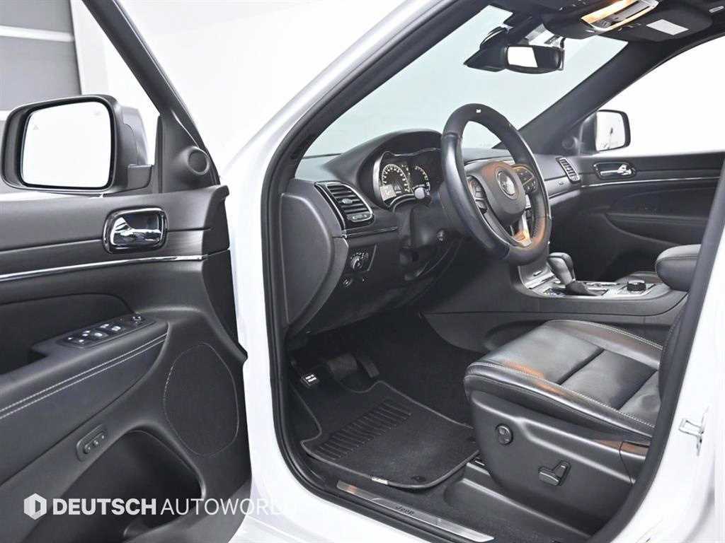 Jeep Cherokee — photo 11