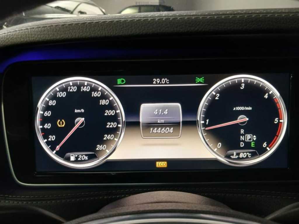 Mercedes-Benz S-Class — photo 10