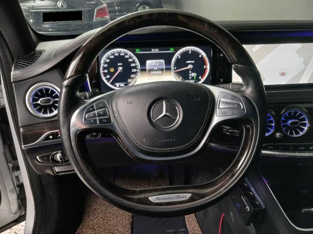 Mercedes-Benz S-Class — photo 11