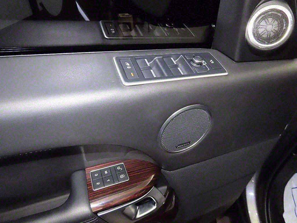 Land Rover Range Rover — photo 13