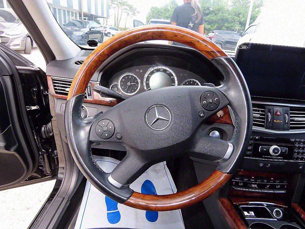 Mercedes-Benz E-Class — photo 08