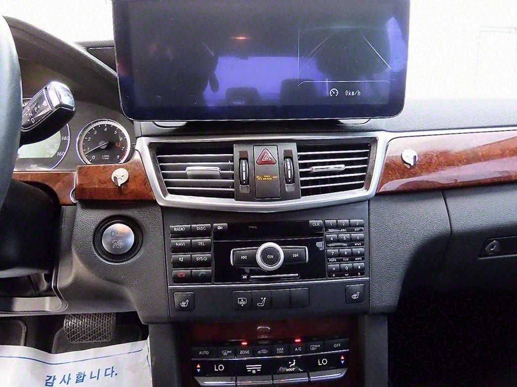 Mercedes-Benz E-Class — photo 13