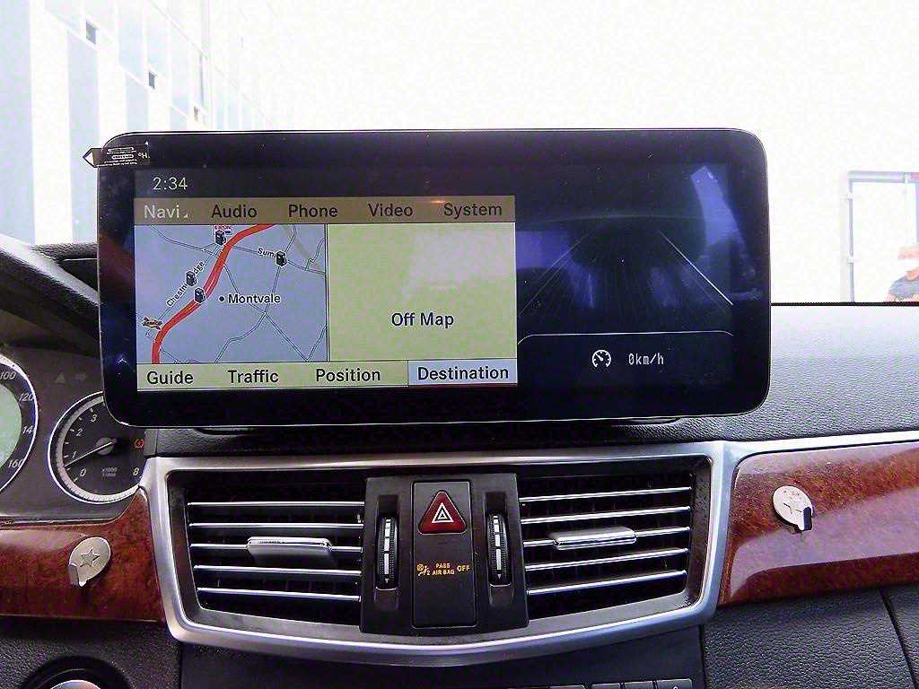 Mercedes-Benz E-Class — photo 16
