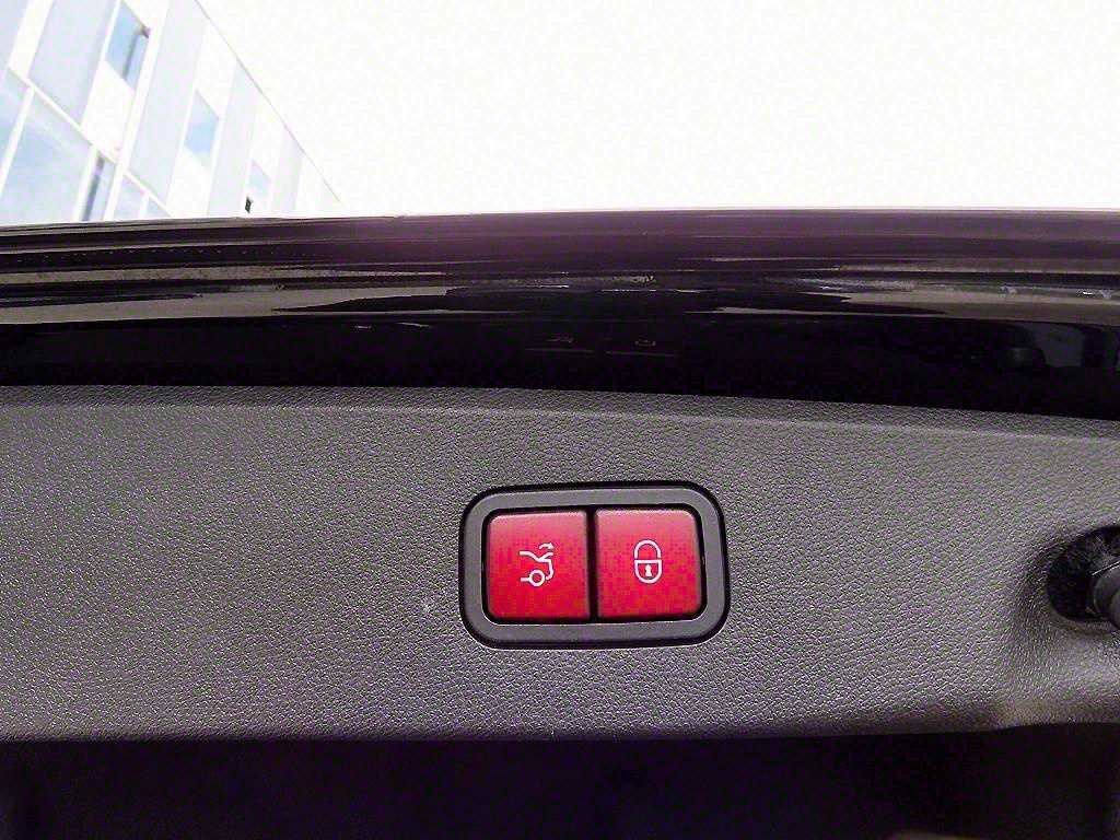 Mercedes-Benz E-Class — photo 17