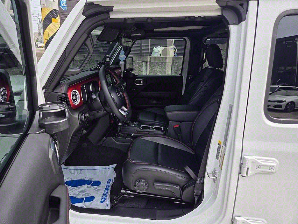 Jeep Wrangler — photo 05