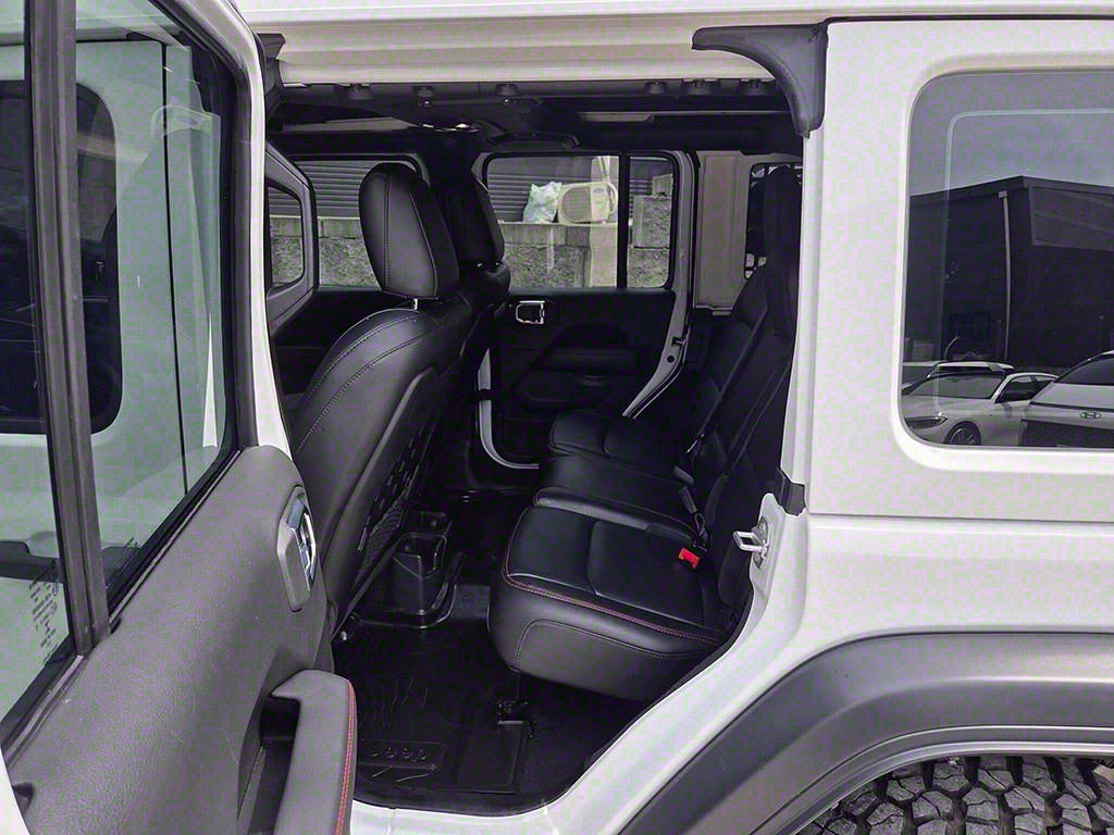 Jeep Wrangler — photo 06