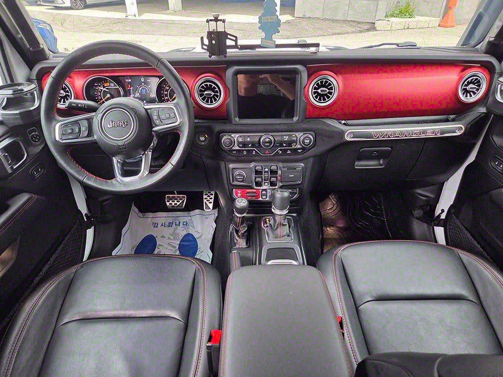 Jeep Wrangler — photo 09