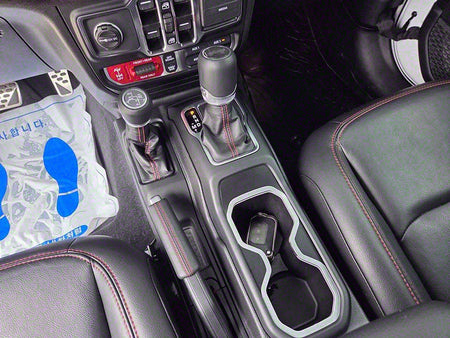 Jeep Wrangler — photo 11