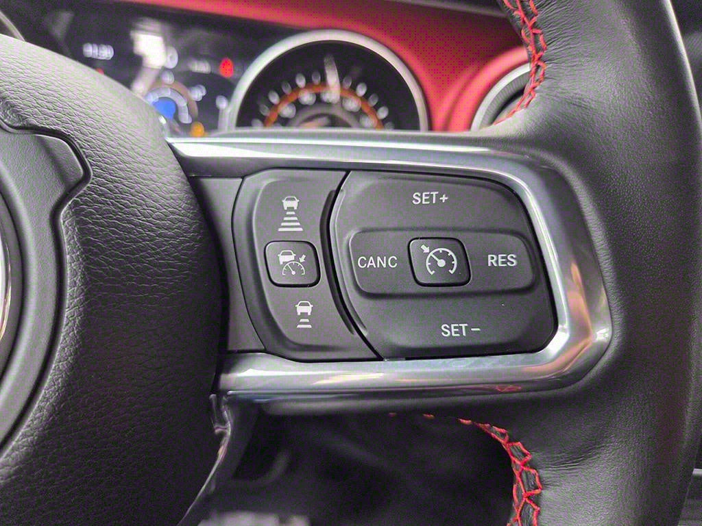 Jeep Wrangler — photo 14