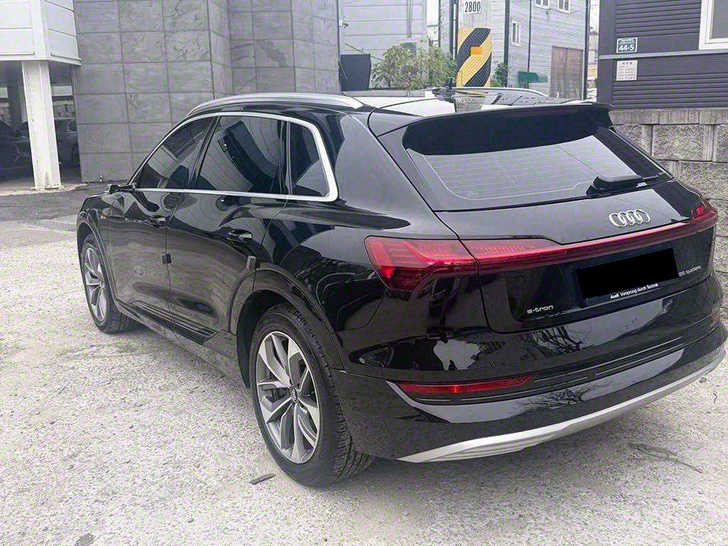Audi e-tron — photo 03