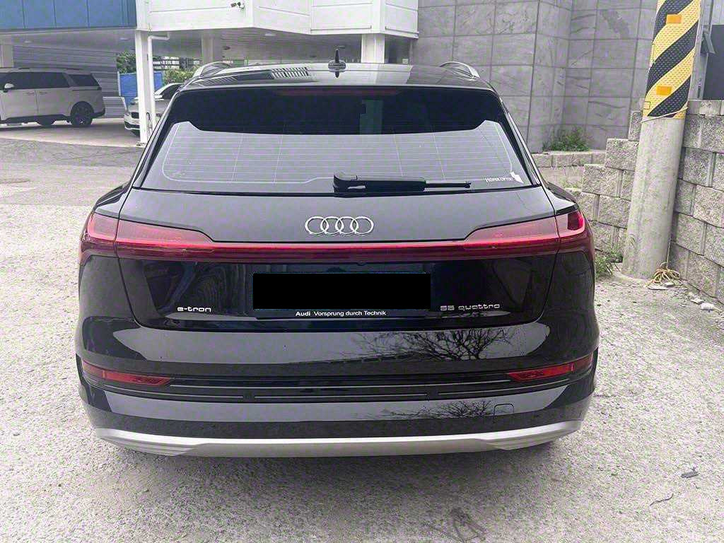 Audi e-tron — photo 04