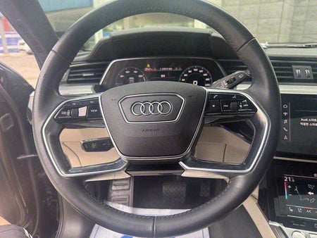 Audi e-tron — photo 07