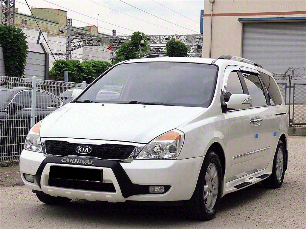 Kia Carnival — photo 02