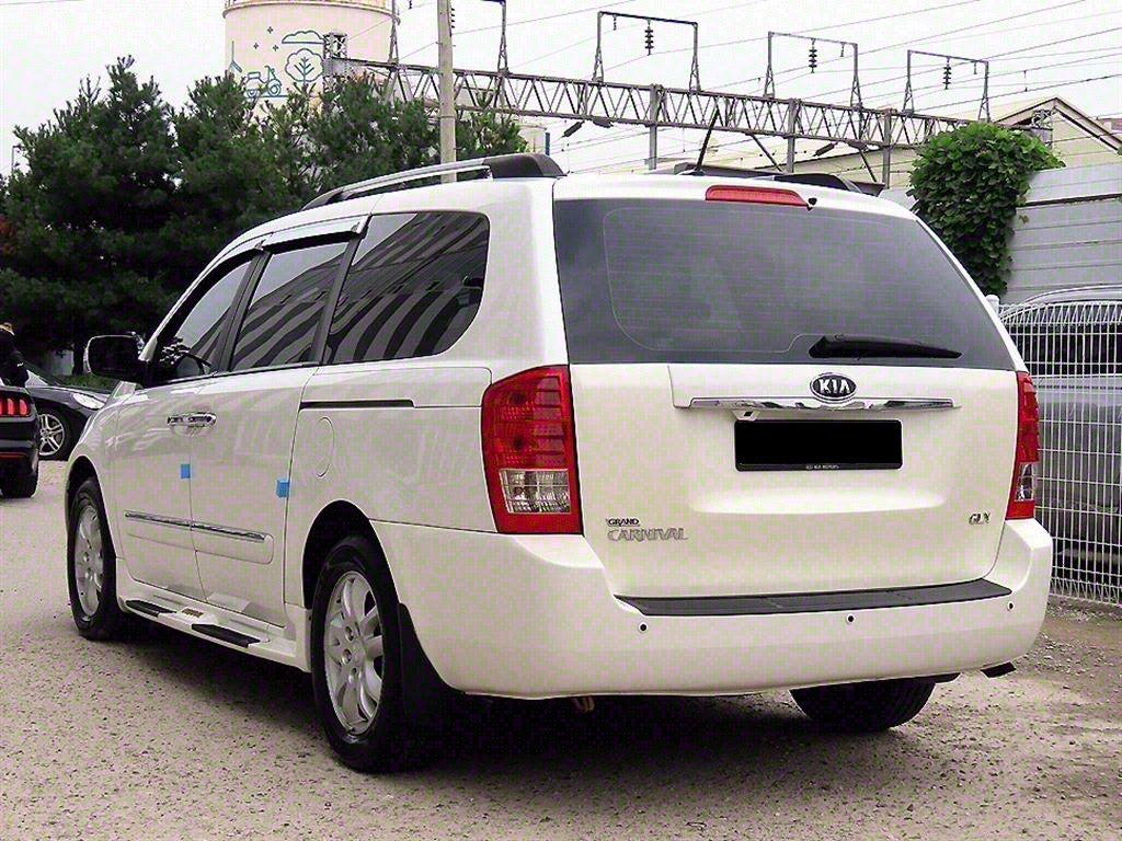 Kia Carnival — photo 03
