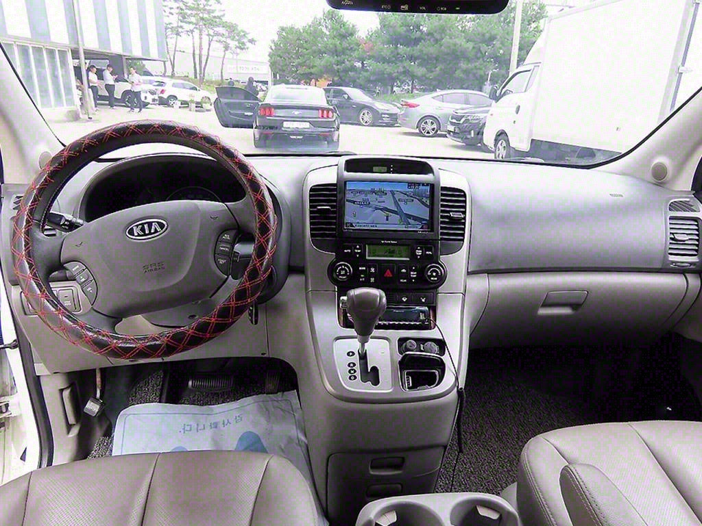 Kia Carnival — photo 08