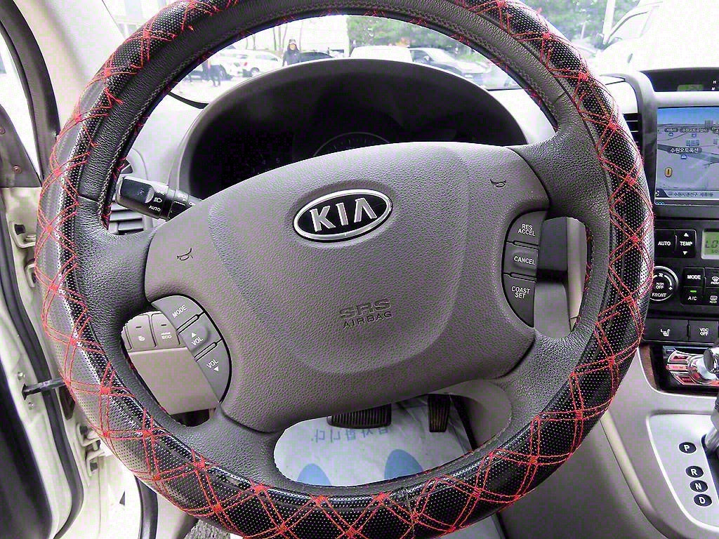 Kia Carnival — photo 09