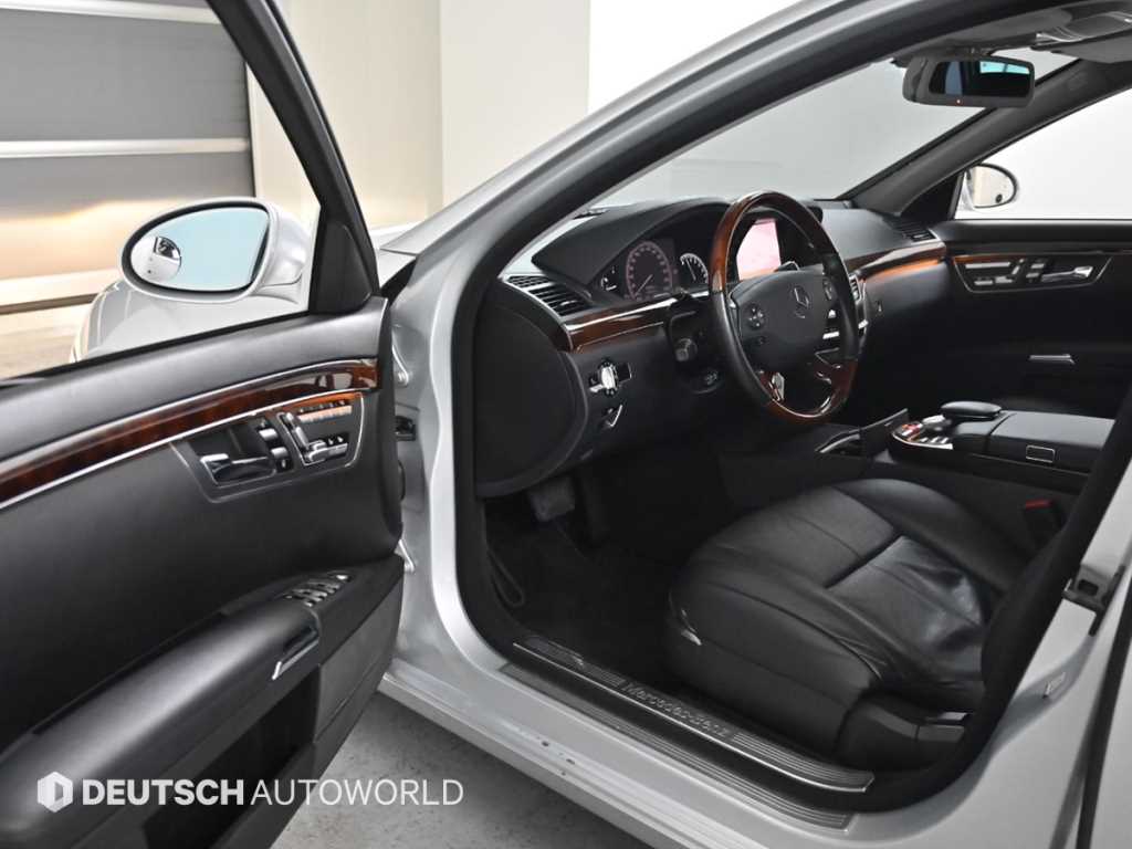 Mercedes-Benz S-Class — photo 11