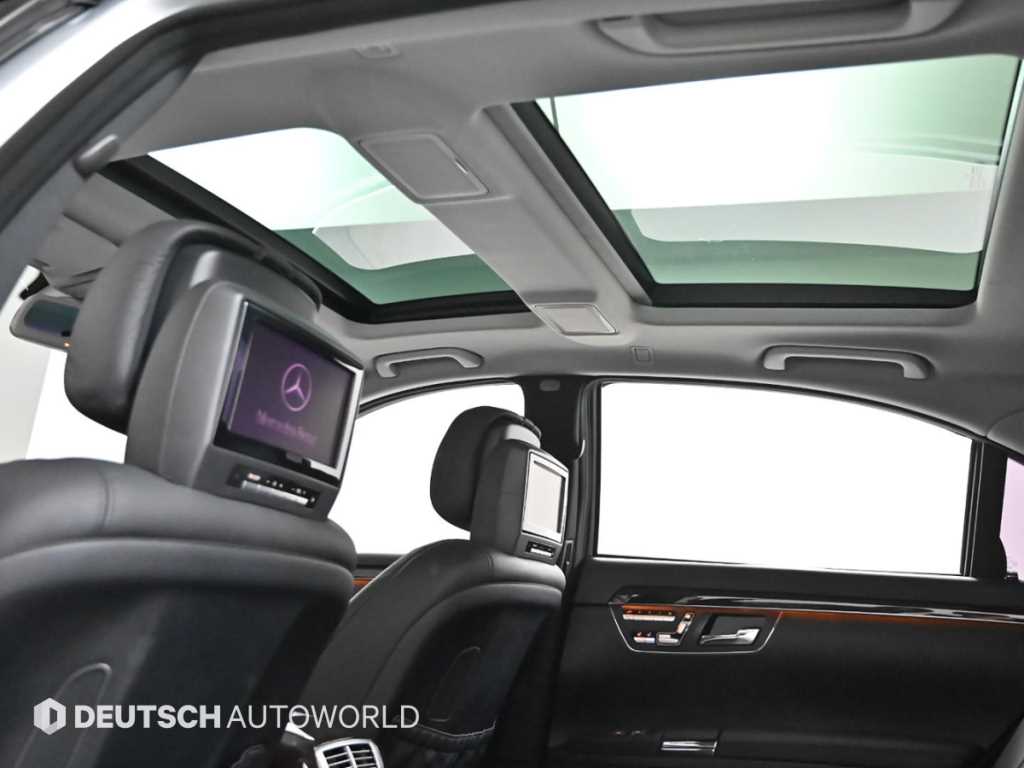 Mercedes-Benz S-Class — photo 19