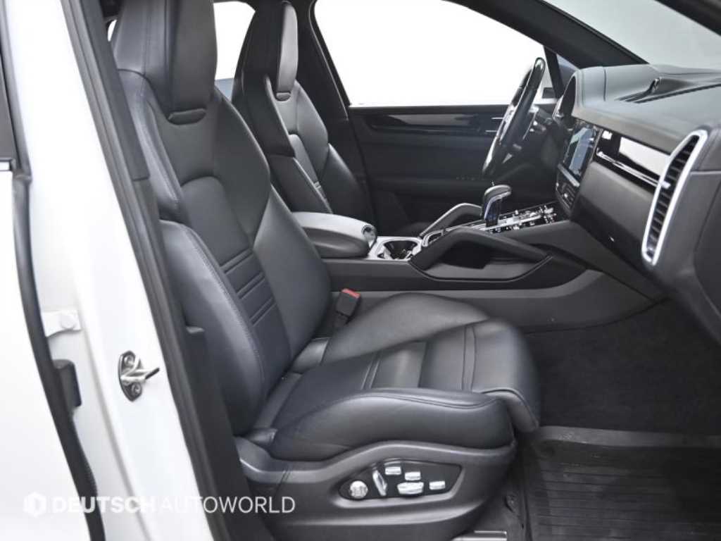 Porsche Cayenne — photo 10