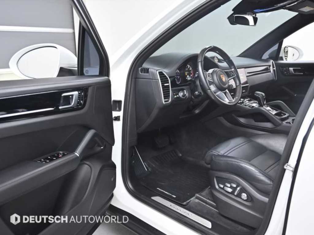 Porsche Cayenne — photo 11