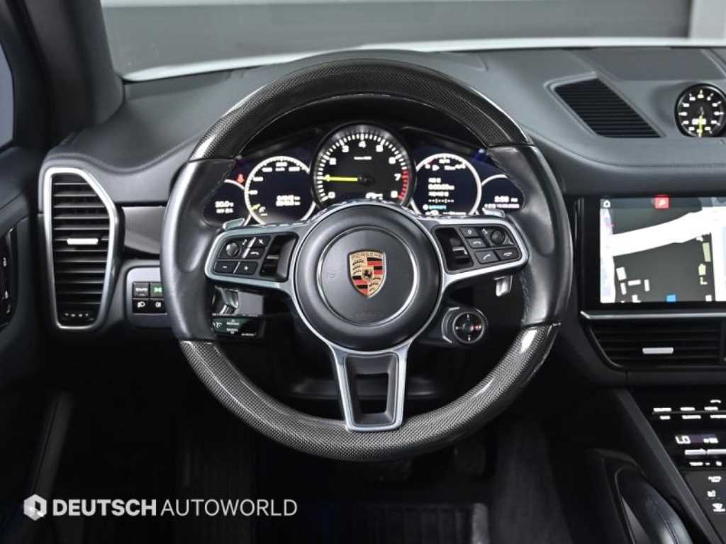 Porsche Cayenne — photo 13