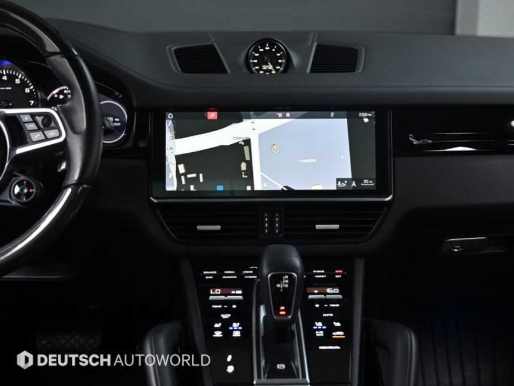 Porsche Cayenne — photo 14