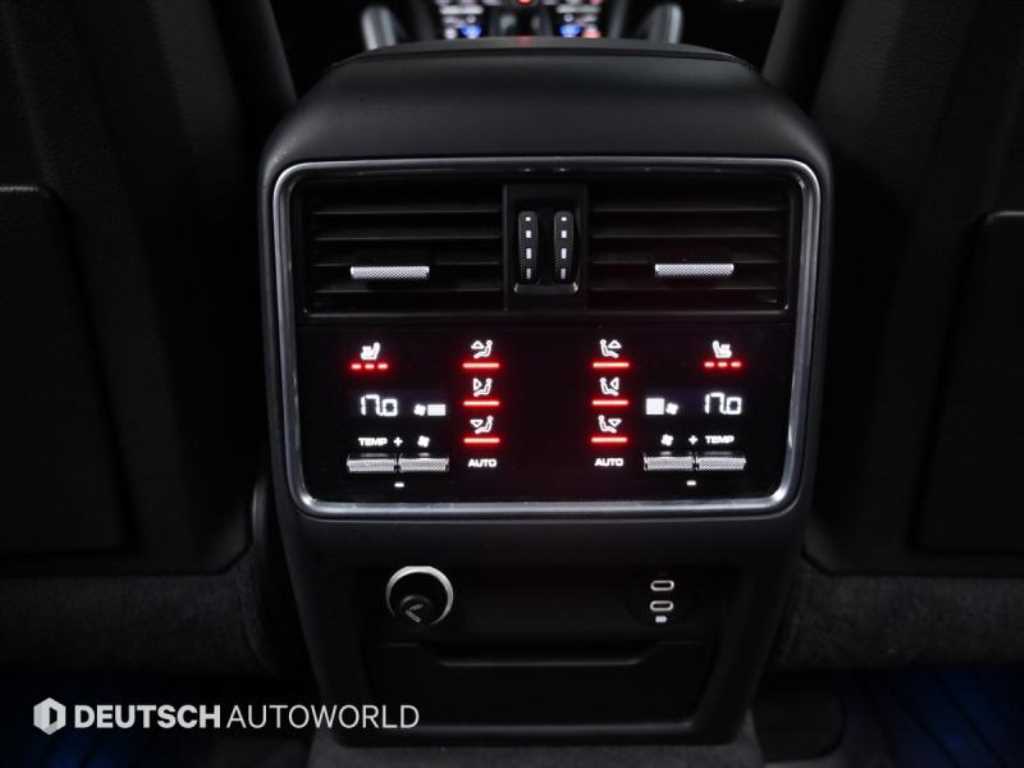 Porsche Cayenne — photo 16