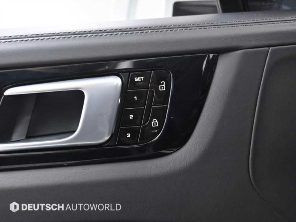 Porsche Cayenne — photo 17