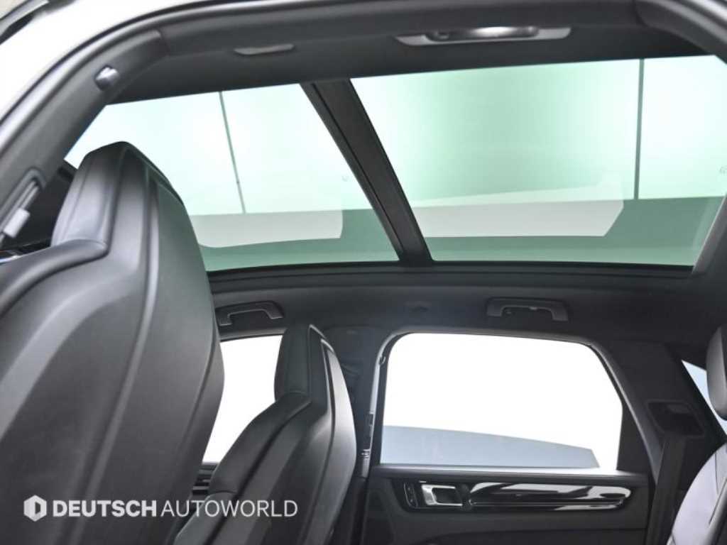 Porsche Cayenne — photo 19