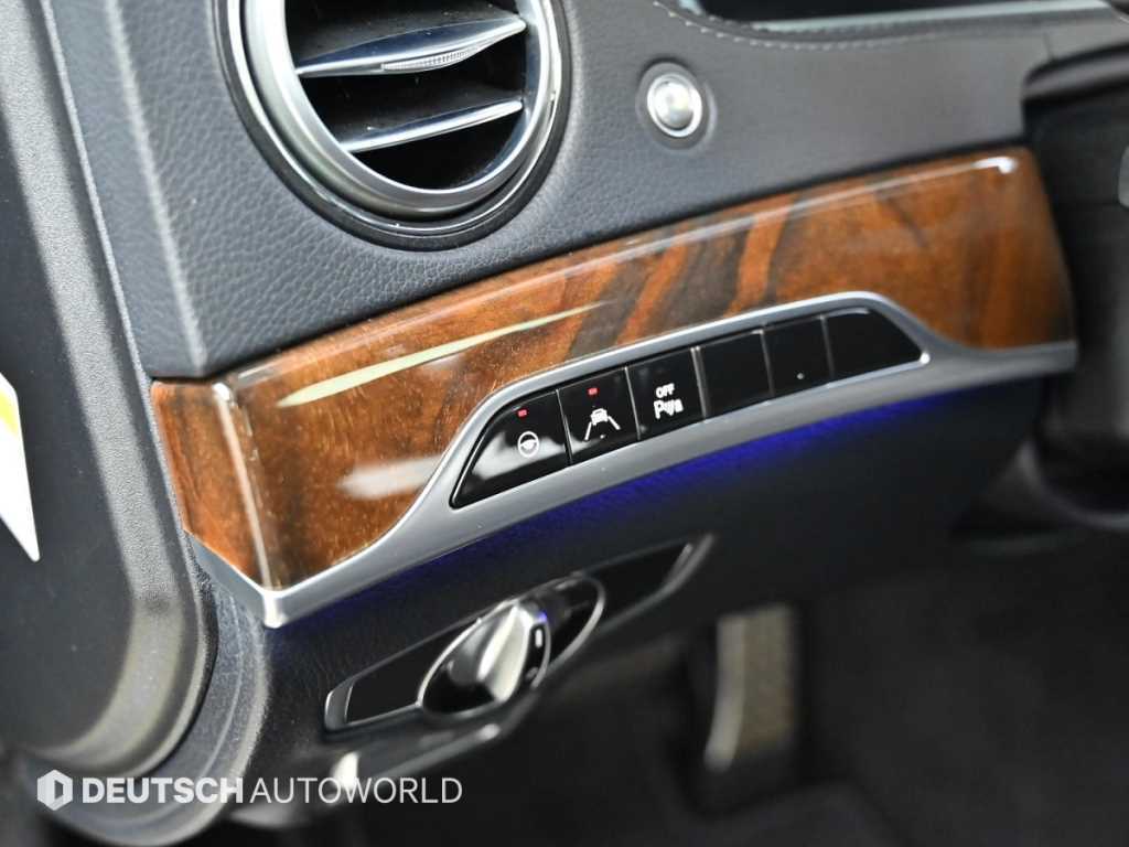Mercedes-Benz S-Class — photo 17
