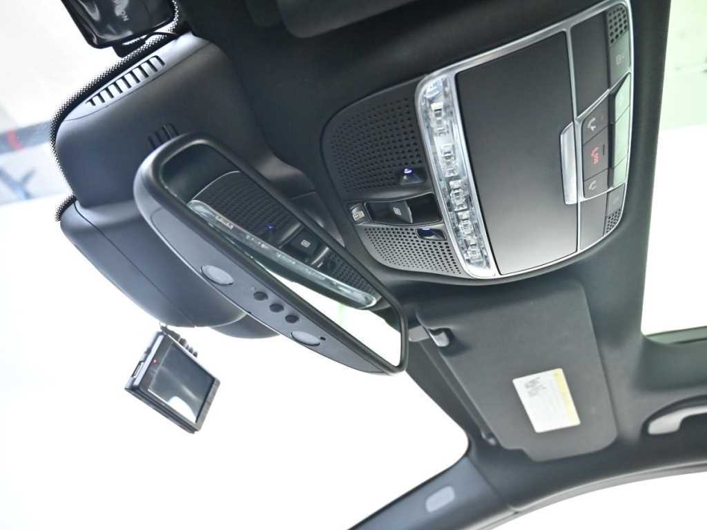 Mercedes-Benz S-Class — photo 18