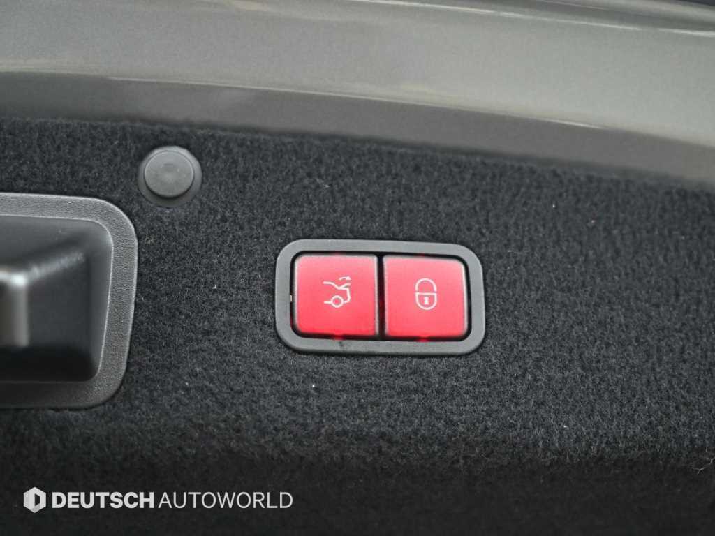 Mercedes-Benz S-Class — photo 20